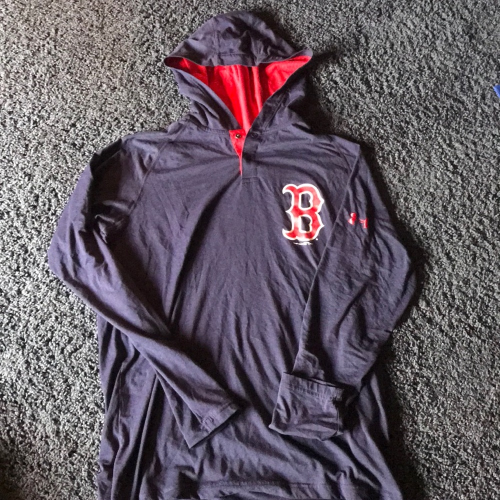EUC〰️Under Armor Men’s hoodie LS Boston Red Sox